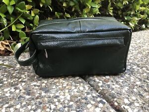 VALENTINA Forrest Green Italy Large Travel Toiletry Accessories Make Up Bag NWOT