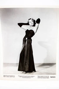 1956 ORIGINAL DORTHY MALONE PIN-UP SEXY STUDIO PRODUCTION PHOTO 56/524 - Picture 1 of 3