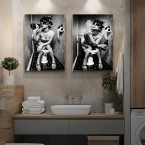2-teiliges Set Party sexy Mädchen auf der Toilette Trinken Pub Bar Druck Poster Wandkunst - Bild 1 von 4