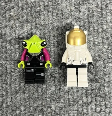 Lego Alien Conquest & Astronaut Minifigure Lot - Image 1 of 4