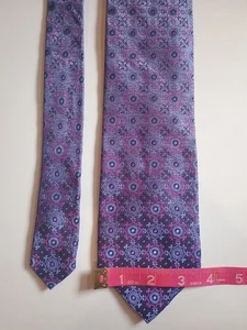 Cravatta lunga Steve Harvey Celebrity Edition viola geometrica 100% seta lunga 64" - Foto 1 di 5