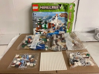 LEGO Minecraft The Snow Hideout 21120 - Image 1 of 4