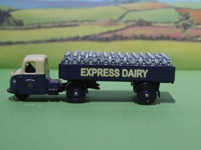 Lledo 1940's Express Dairy Scammell Scarab Dropside - Image 1 of 4