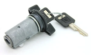Cilindro de bloqueo de encendido negro OEM Strattec con llaves GM/se adapta a camión 88-94 GM C/K - Imagen 1 de 6