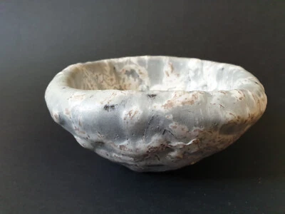 Giraud, coupe carrée, émail gris, blanc, rosé, Vallauris - Photo 1/4