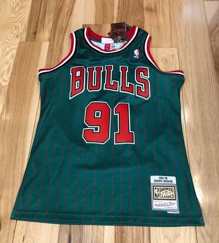DENNIS RODMAN Mitchell & Ness 1995-96 Chicago Bulls Green Swingman Jersey MEDIUM Cover