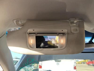 Parasol izquierdo usado se adapta a: Ford Edge 2016 iluminado sin techo corredizo L. sin garaje D Foto 1 de 4