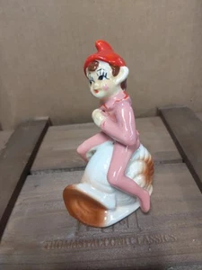 Statuina Elfo Pixie 4" Vintage Cavalcando Su Lumaca Giappone - Foto 1 di 8