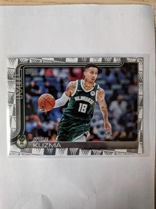 2025-26 Topps NBA Season Tip Off 56 Kyle Kuzma, Milwaukee Bucks - Bild 1 von 3