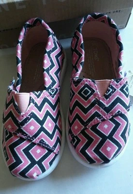 Zapatos Chevron Toms Clásicos de Lona Coral Niña Pequeña Talla 7 Nuevos en Caja. Foto 1 de 4