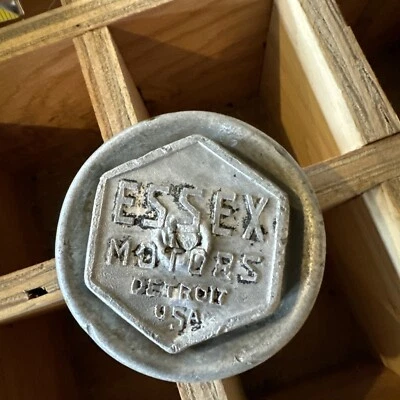 Cubierta de tapacubos de grasa roscada vintage Essex Motors de la década de 1920 Foto 1 de 3
