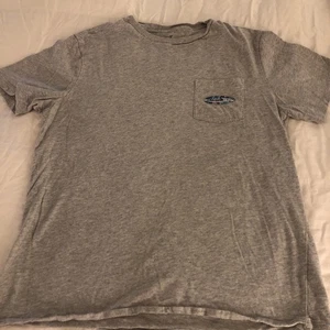 Vineyard Vines Damen grau Logo Kurzarm Tshirt Größe Medium  - Bild 1 von 8