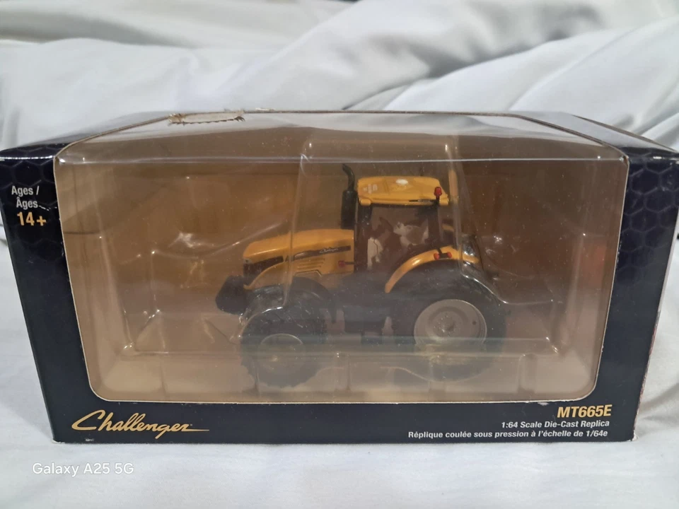 1/64 Challenger MT665E Tractor W/Duals, Farm Show Edition, SpecCast CUST 1495 - Image 1 of 4