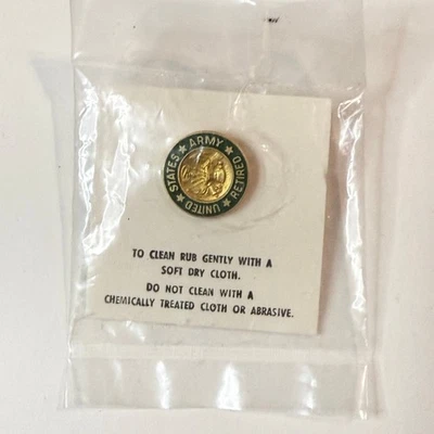 Prendedor de solapa vintage de personal retirado del ejército de Estados Unidos esmalte verde tono dorado en paquete Foto 1 de 4
