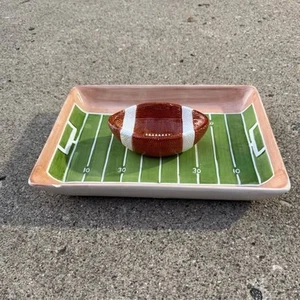 Bandeja nacho pintada a mano campo de fútbol Russ & Berrie - Imagen 1 de 2