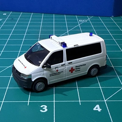 Vehículo de emergencia Volkswagen Cruz Roja Alemana escala HO 1:87 Rietze Foto 1 de 4