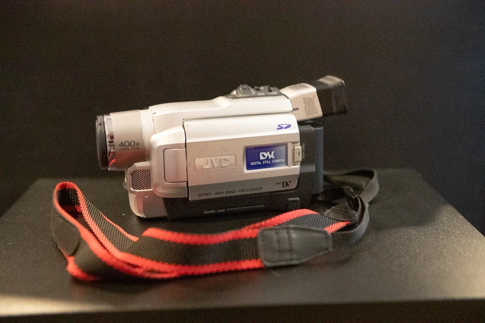 JVC GR-DVL512U Mini DV Camcorder w/Battery, Charger, Remote-Extras - Image 1 of 4