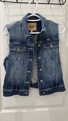 Chaleco Vaquero Paige Destroyed Talla S | Capas Otoño Foto 1 de 4