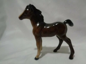 Original Beswick Inglaterra Marrón Brillo Medio Potro Caballo Porcelana Oro Ovalado - Imagen 1 de 11