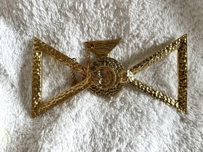 Hebilla de cinturón de alta costura vintage textura martillada con cierre de llave Foto 1 de 4