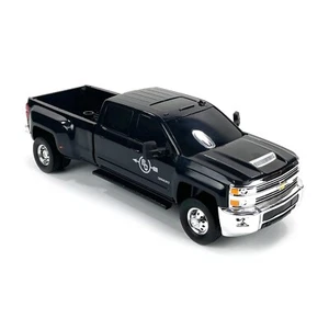 CɦeѵroƖet Silverado Dually 1:20 Scale Replica w/ Bumper Trailer Connectors - Picture 1 of 7