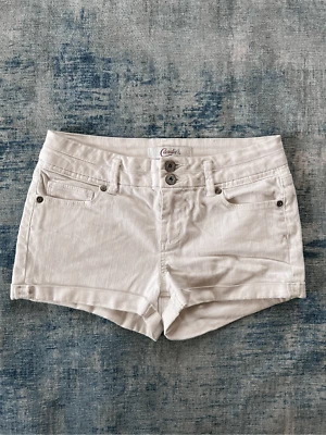 Shorts jeans branco Candie's algemado júnior 3 - Imagem 1 de 4