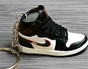 Nuevo Mini 3D~AIR JORDAN~ Zapatillas Llavero ~ Negro/Verde y Rojo Borde - Imagen 1 de 6
