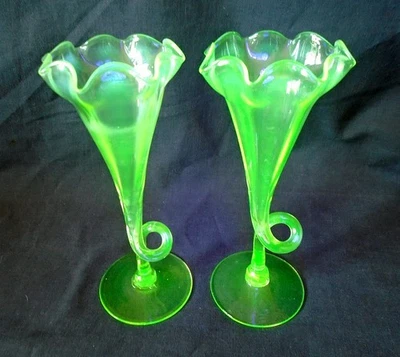 2 x Antique Vaseline 6" Twisted Stem Posy Vases, Uranium Green & Opalescent - image 1 of 4