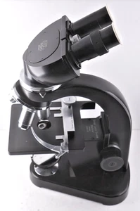 Vintage Leica Ernst Leitz WETZLAR Binocular Microscope with 4 Objectives and Box - Picture 1 of 11