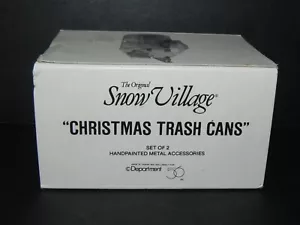 Department 56 Original Snow Village ~ "Latas de basura de Navidad" 5209-4 ~ Envío gratuito - Imagen 1 de 9
