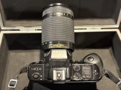Cámara fotográfica Nikon N4004 AF 35 mm SLR con lente AF Nikkor 70-300 mm  Foto 1 de 3