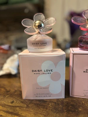 Туалетная вода-спрей DAISY LOVE EAU SO SWEET от Marc Jacobs 1,6 унции - Изображение 1 из 2
