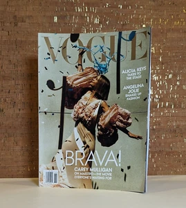 Vogue Magazine November 2023 In Stock Carey Mulligan Alicia Keyes Angelina Jolie - Imagen 1 de 2