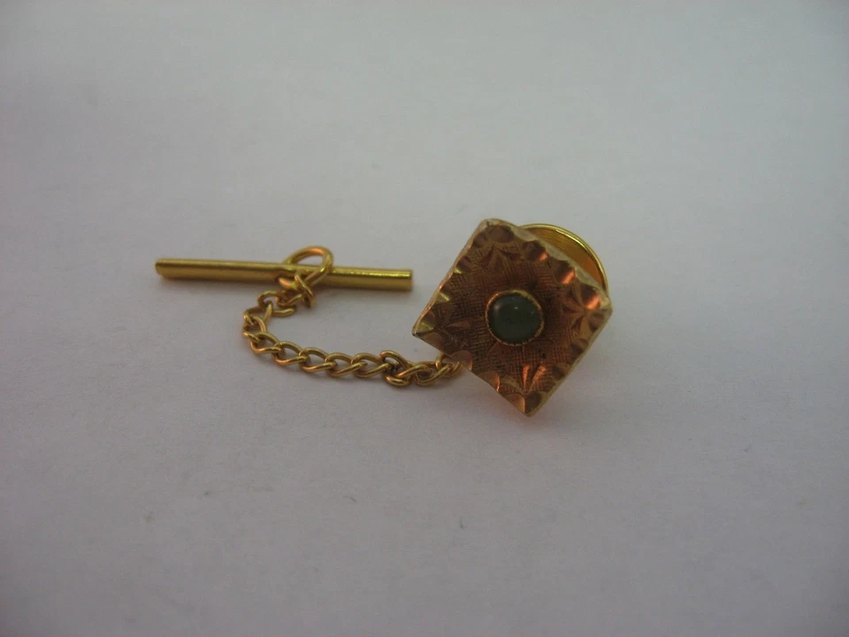 Зеленая стеклянная центральная изогнутая золотистая квадратная винтажная мужская заколка на лацкан - Изображение 1 из 4
