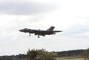 Original colour slide Vulcan B.2 XL426 of VDF RAF - Picture 1 of 1