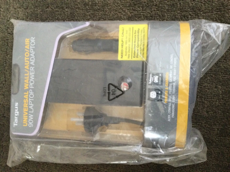 Targus Universal Laptop Adaptor charger multi plug - Image 1 of 3