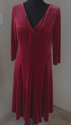 COLDWATER CREEK WOMENS SIZE 10/12 RED VELVET DRESS W/3/4 SLEEVES AND ZIP BACK - Image 1 of 4