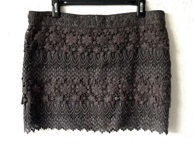Minifalda gris AMERICAN EAGLE OUTFITTERS para mujer talla 12 crochet encaje flor usada en excelente estado Foto 1 de 4