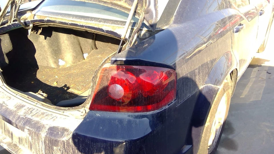 Conjunto de luz trasera derecha usado se adapta a: Dodge Avenger 2013 grado derecho A Foto 1 de 4