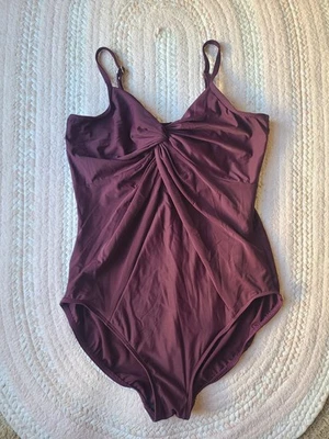 Traje de baño MIRACLESUIT Rock Solid Love Knot de una pieza 14 adelgazante acanalado Shiraz Foto 1 de 4