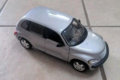 Vintage Maisto Daimler Chrysler PT Cruiser Silver 1/18 Scale DieCast Wagon Car - Image 1 of 4