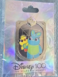Prendedor Bunny & Ducky Toy Story Disney DEC Celebrando 100 Años LE 400 - Imagen 1 de 1