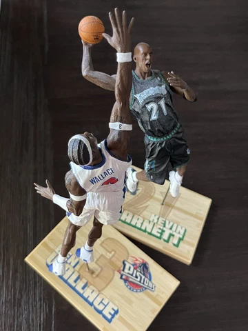 Kevin Garnett V. Ben Wallace McFarlane Special Edition Figures 2004 Good Shape Cover