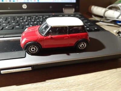 BURAGO MINI COOPER R50 2000 IN WHITE/ RED COLOR - Image 1 of 4