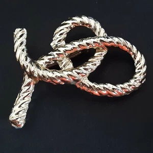 Vintage Womens Pin Brooch Golden Rope Approx 2.25 in Shiny Gold Tone Classic - Picture 1 of 5