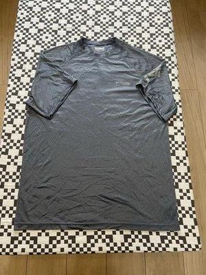 Excellent condition Columbia grey men’s t-shirt in size L - Image 1 of 4