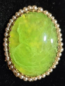 MIRIAM HASKELL SIGNED GOLDTONE Large GREEN CABOCHON AND PEARL BROOCH 2X1.5" - Picture 1 of 6