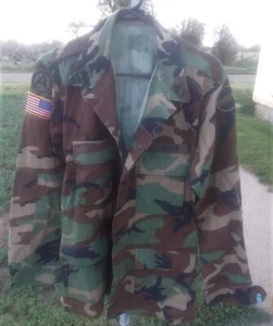 CAMOUFLAGE PATTERN, JACKET, MEDIUM LONG ARMY INSIGNIAS ATTACHED - Picture 1 of 7