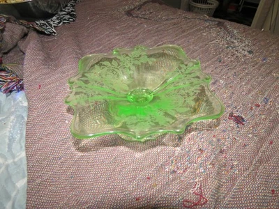 Vtg Green Uranium Depression Glass Etched Footed Bowl Compote Candy Glows - Image 1 of 4