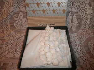 Cortinas de ducha de baño Artway vintage pompones vinilo blanco nuevas en caja original - Imagen 1 de 10